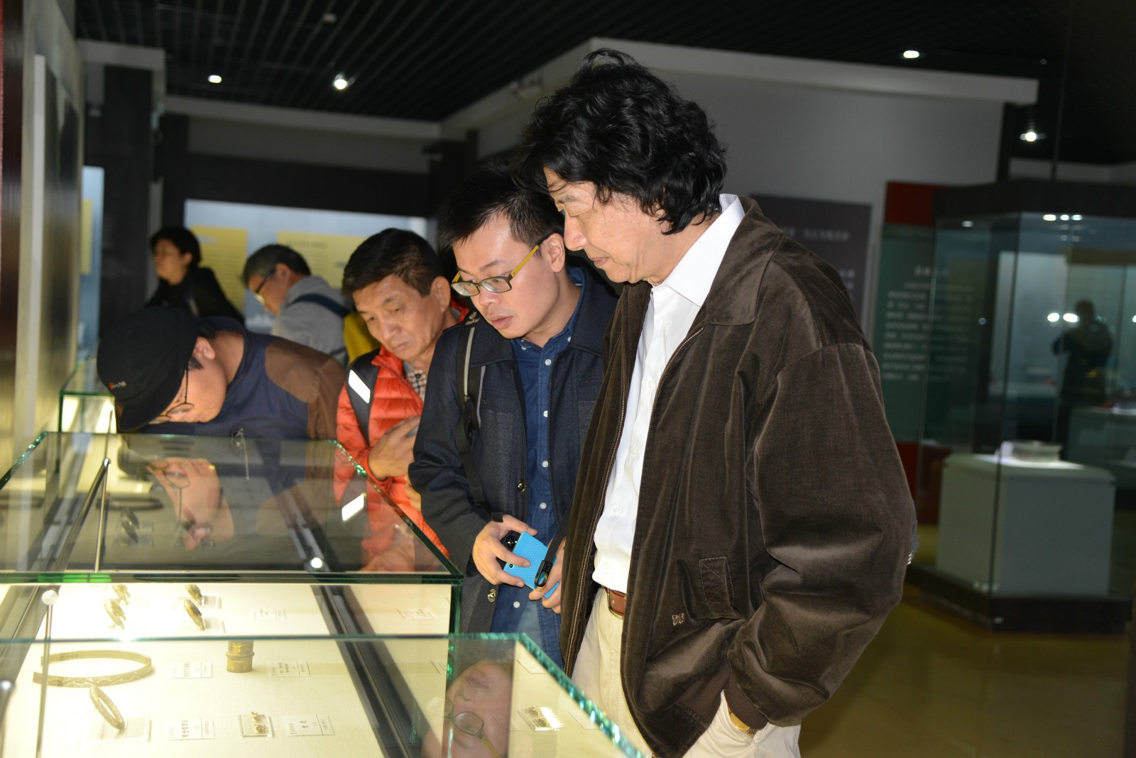 参观《庄浪县历代文物展》_meitu_4.jpg