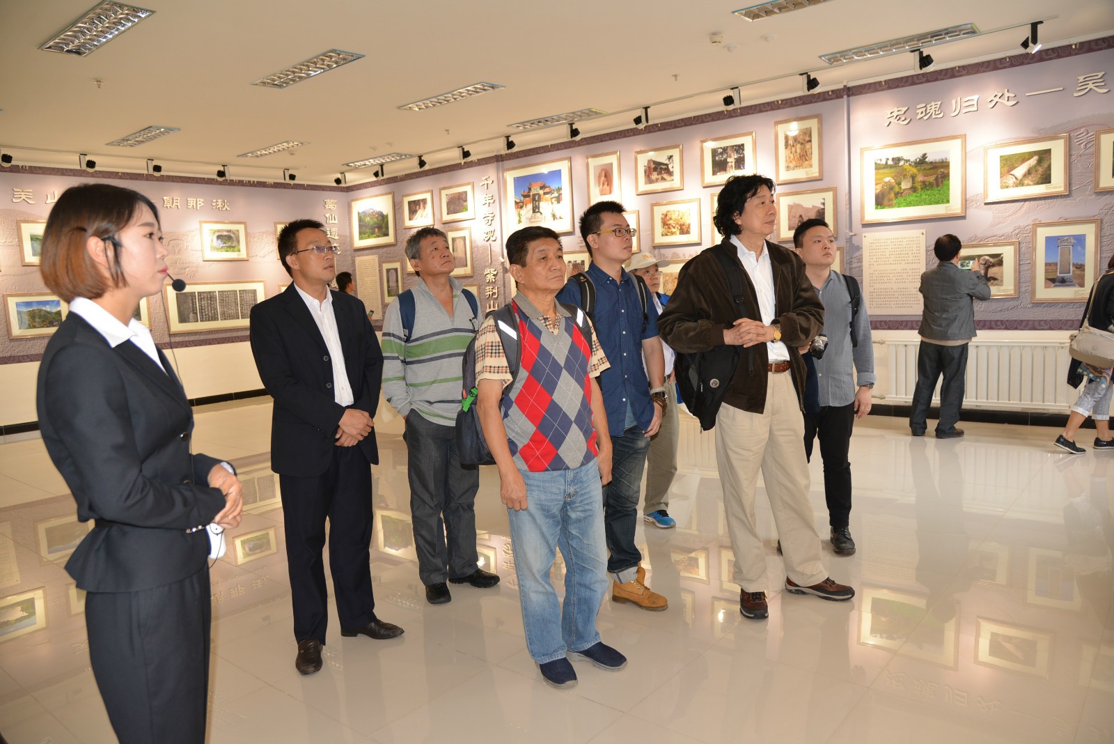 参观《庄浪关山大景区文物遗址图片摄影展》_meitu_3.jpg